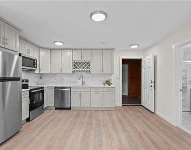 174 East Lake Boulevard - Photo Thumbnail 3