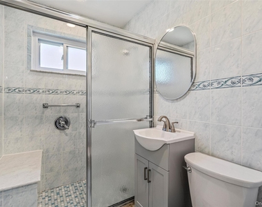 175-03 Peck Avenue - Photo Thumbnail 10