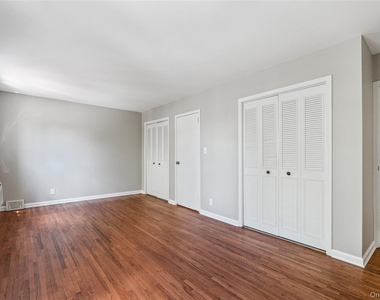 175-03 Peck Avenue - Photo Thumbnail 12