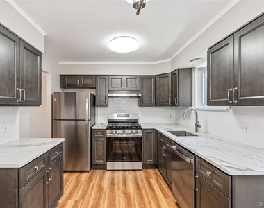 175-03 Peck Avenue - Photo Thumbnail 8