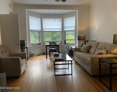 588 Madison Avenue - Photo Thumbnail 2