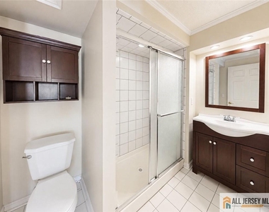 1019 Colby Avenue - Photo Thumbnail 8