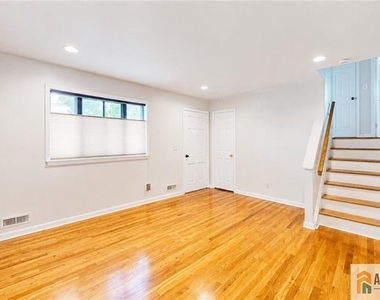 1019 Colby Avenue - Photo Thumbnail 1