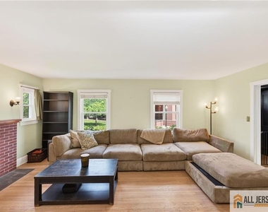 12 Capner Street - Photo Thumbnail 8