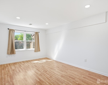 1719 Raspberry Court - Photo Thumbnail 6