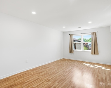 1719 Raspberry Court - Photo Thumbnail 20
