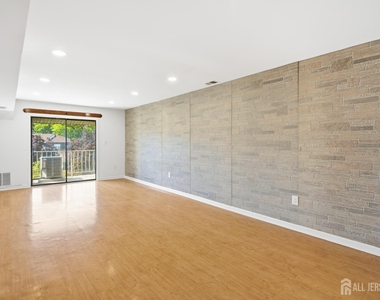 1719 Raspberry Court - Photo Thumbnail 5