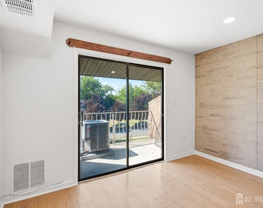 1719 Raspberry Court - Photo Thumbnail 13