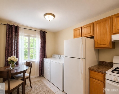 10 Lake Avenue - Photo Thumbnail 5