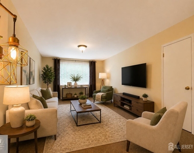 10 Lake Avenue - Photo Thumbnail 2