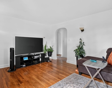 41 Westervelt Avenue - Photo Thumbnail 4