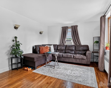 41 Westervelt Avenue - Photo Thumbnail 3
