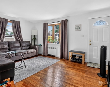 41 Westervelt Avenue - Photo Thumbnail 2