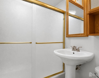 41 Westervelt Avenue - Photo Thumbnail 9