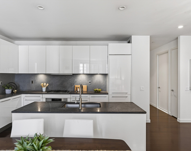4 W 21st Street - Photo Thumbnail 2