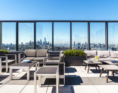315 W 33rd Street - Photo Thumbnail 3