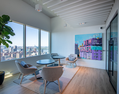 315 W 33rd Street - Photo Thumbnail 6