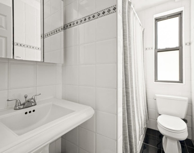 900 W End Avenue - Photo Thumbnail 2