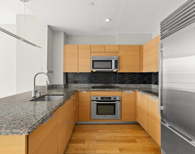 310 W 52nd Street - Photo Thumbnail 2