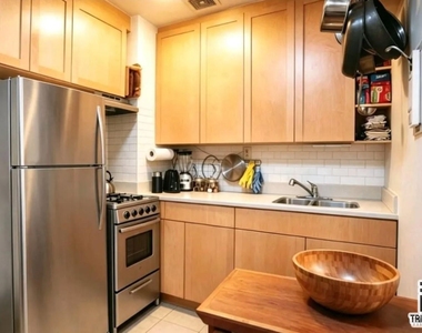 200 E 28th Street - Photo Thumbnail 3