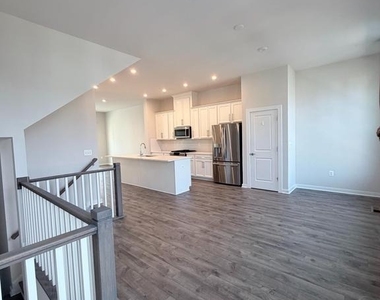 17958 Woods Overlook Drive - Photo Thumbnail 4