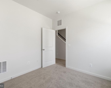 18002 Alicia Avenue - Photo Thumbnail 5