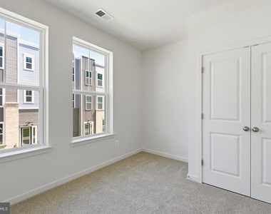 18002 Alicia Avenue - Photo Thumbnail 4