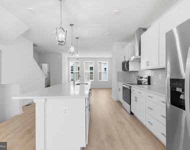 18002 Alicia Avenue - Photo Thumbnail 16