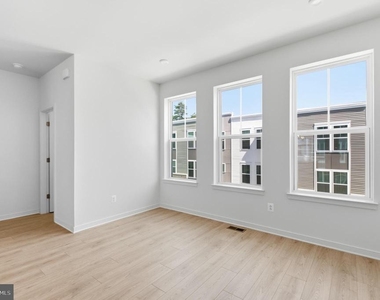 18002 Alicia Avenue - Photo Thumbnail 9
