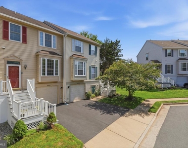 46645 Brownwood Square - Photo Thumbnail 2
