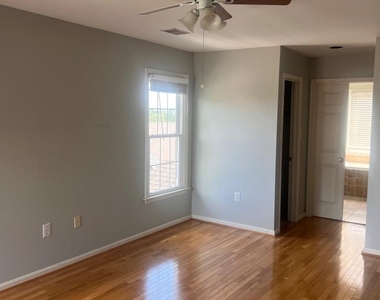 20409 Plainfield Street - Photo Thumbnail 10
