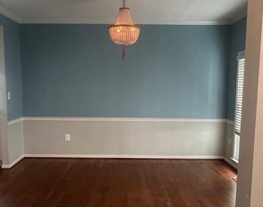 20409 Plainfield Street - Photo Thumbnail 5
