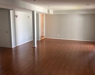 20409 Plainfield Street - Photo Thumbnail 12