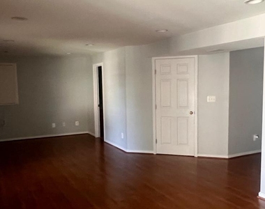 20409 Plainfield Street - Photo Thumbnail 13