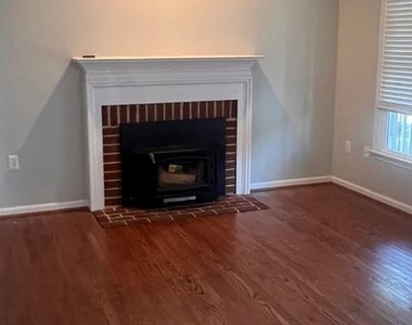 20409 Plainfield Street - Photo Thumbnail 8