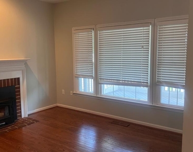 20409 Plainfield Street - Photo Thumbnail 7