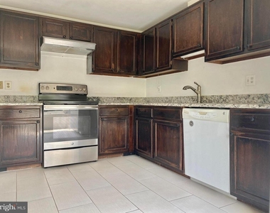 7351 Crestleigh Circle - Photo Thumbnail 6