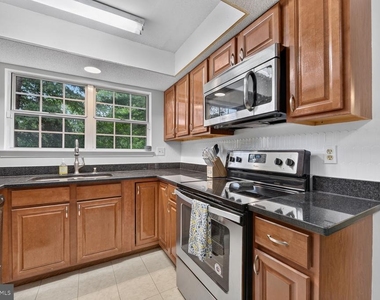 12103 Green Ledge Court - Photo Thumbnail 10
