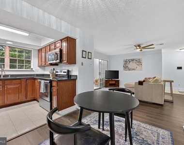 12103 Green Ledge Court - Photo Thumbnail 8