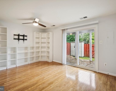 5502 Sacramento Mews Place - Photo Thumbnail 14
