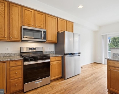 5502 Sacramento Mews Place - Photo Thumbnail 4