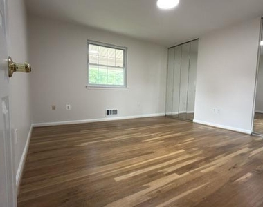 5602 Kings Park Drive - Photo Thumbnail 9