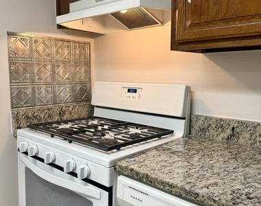 1520 Northgate Square - Photo Thumbnail 8