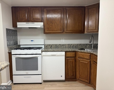 1520 Northgate Square - Photo Thumbnail 7