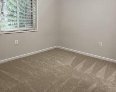 1520 Northgate Square - Photo Thumbnail 11