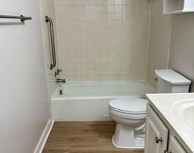 1520 Northgate Square - Photo Thumbnail 15