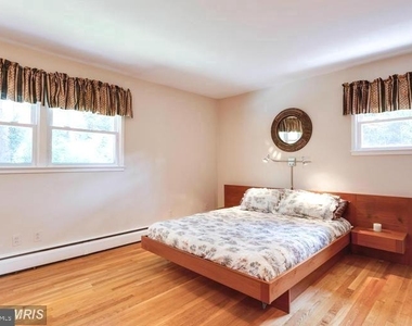 1036 Carper Street - Photo Thumbnail 6