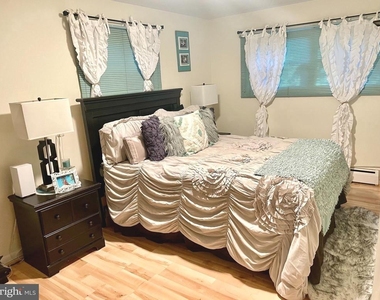 1036 Carper Street - Photo Thumbnail 9