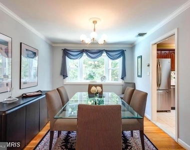 1036 Carper Street - Photo Thumbnail 4