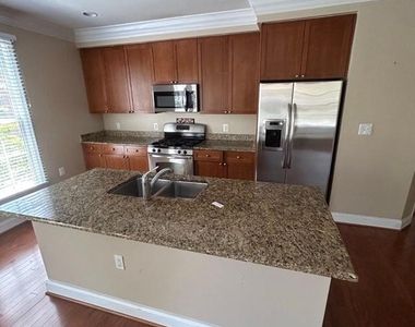 1115 Cameron Street - Photo Thumbnail 3